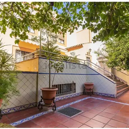 A Un Paso Del Centro Seville